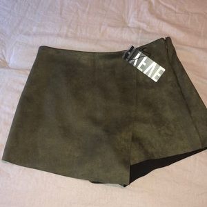 NWT Olive green suede skort size medium